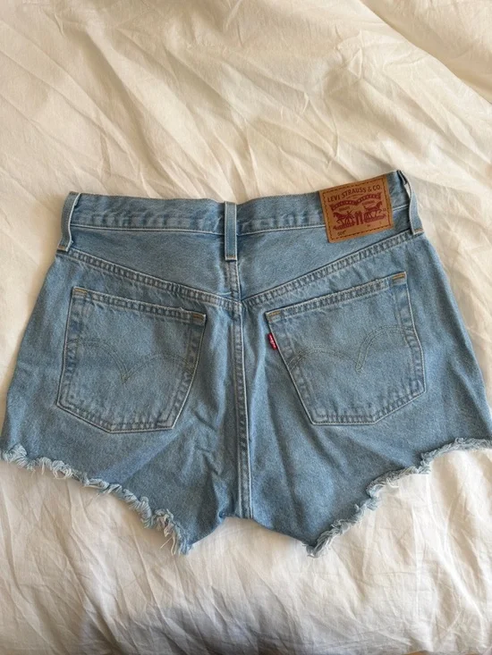 Levi's Women's 501 Shorts - Picture 3 of 5